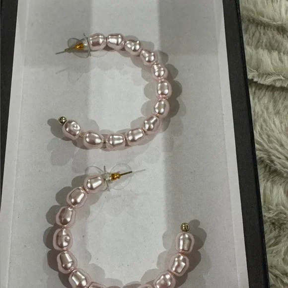 Elegant Pink Pearl Hoop Earrings – Lightweight & Trendy - Picture 2 of 3